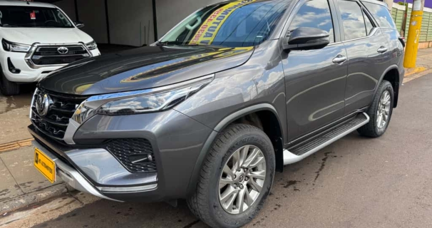 TOYOTA HILUX SW4 2.8 D-4D TURBO DIESEL SRX 7L 4X4 AUTOMÁTICO