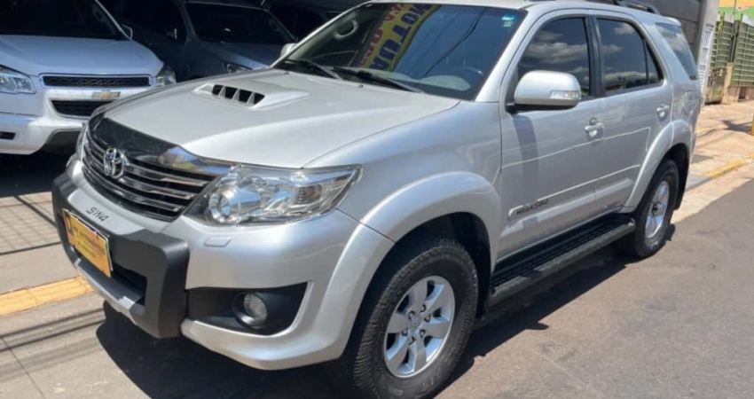 TOYOTA HILUX SW4 3.0 SRV 4X4 7 LUGARES 16V TURBO INTERCOOLER DIESEL 4P AUTOMÁTICO