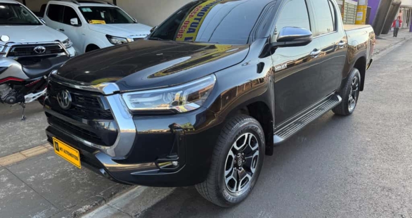 TOYOTA HILUX 2.8 D-4D TURBO DIESEL CD SRX 4X4 AUTOMÁTICO