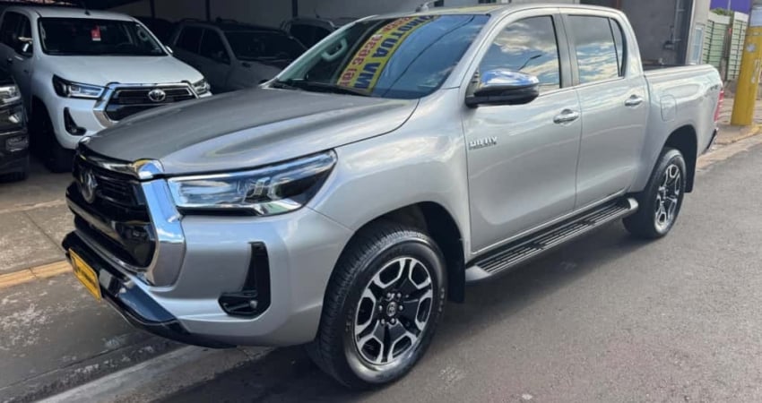 TOYOTA HILUX 2.8 D-4D TURBO DIESEL CD SRX LIMITED 4X4 AUTOMÁTICO