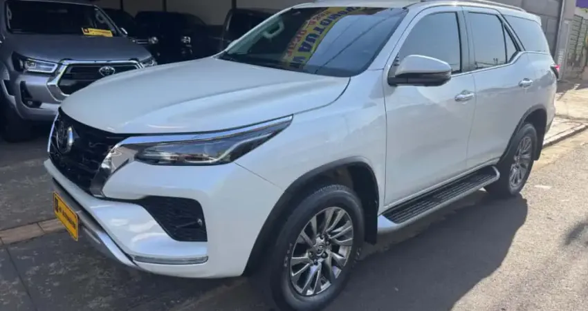 TOYOTA HILUX SW4 2.8 D-4D TURBO DIESEL SRX 7L 4X4 AUTOMÁTICO