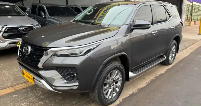 TOYOTA HILUX SW4 2.8 D-4D TURBO DIESEL SRX 7L 4X4 AUTOMÁTICO