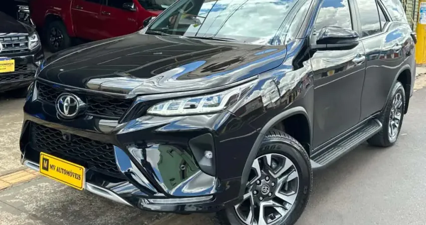 TOYOTA HILUX SW4 2.8 D-4D TURBO DIESEL DIAMOND 7L 4X4 AUTOMÁTICO