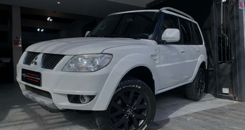 Mitsubishi Pajero TR4 2.0 4x4 Flex Aut.