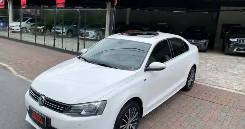 Volkswagen Jetta /VW  2.0T - Branca - 2013/2013