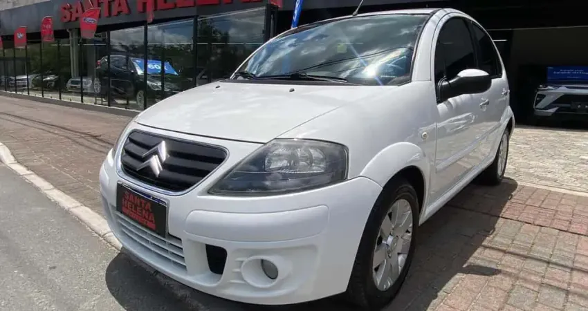 Citroën C3 Exclusive 1.4 Flex 8V 5p  - Branca - 2011/2012