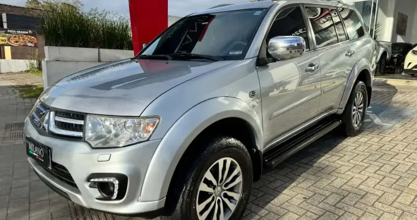 Mitsubishi Pajero HPE 3.2 4x4 T.I. Dies. 5p Aut.