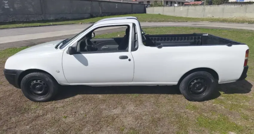 Ford Courier 1.6 L bem tratada 