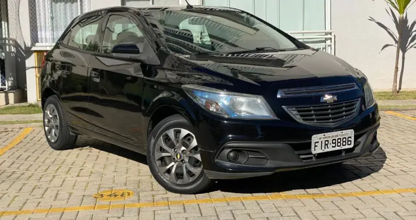 ONIX LT 1.4 MUITO NOVO