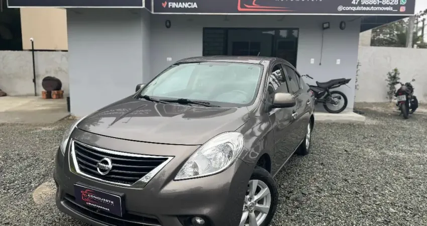 NISSAN VERSA 1.6 SL ANO 2012