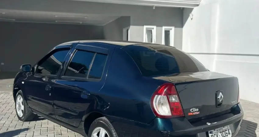  O Renault Clio Sedan Privilege 1.6 16V é uma das versões mais completas da linha Clio no Brasil