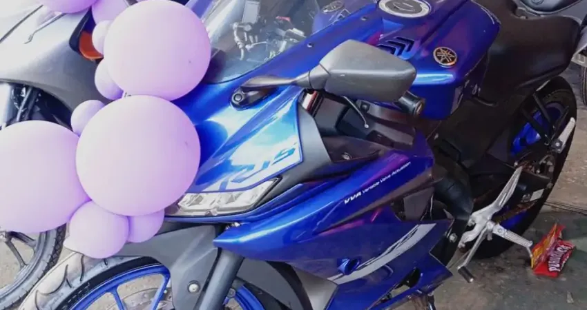 YAMAHA R15 