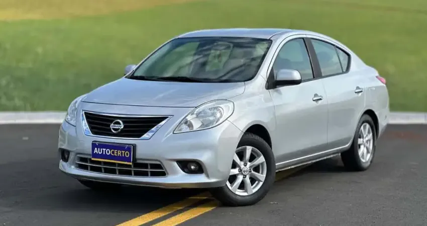 Nissan Versa 16 SL FLEX - Prata - 2013/2014