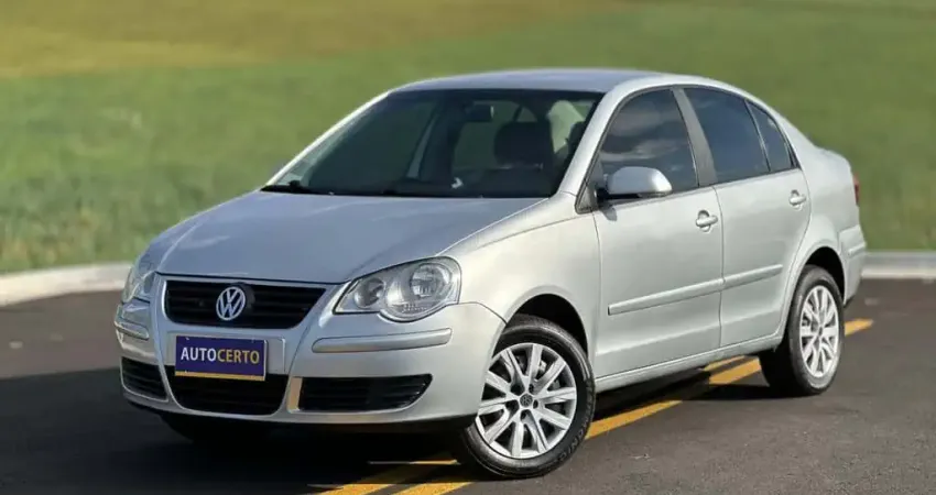 Volkswagen Polo Sedan 1.6 Mi Total Flex 8V 4p  - Prata - 2011/2011