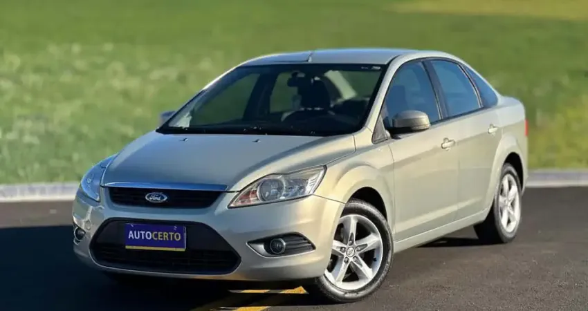 Ford Focus Sedan 2.0 16V/2.0 16V Flex 4p Aut.  - Prata - 2010/2011