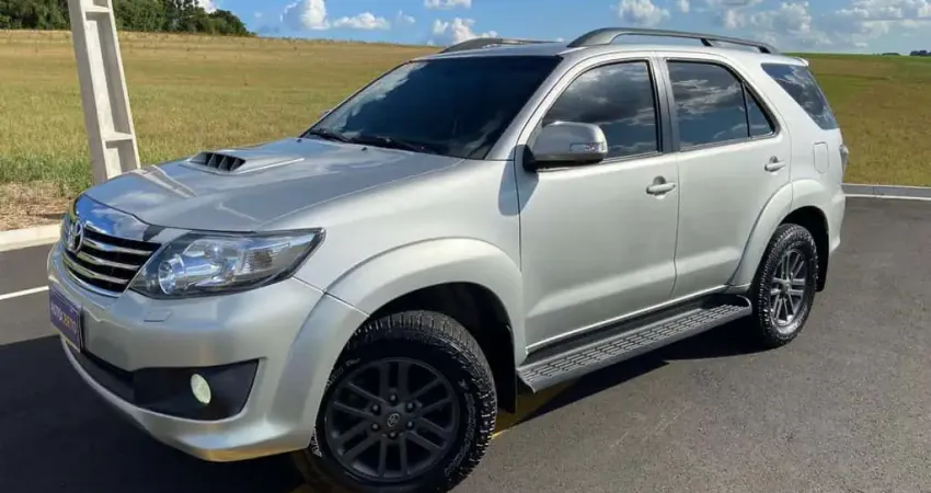 Toyota Hilux SW4 SRV 4x4 3.0 - Prata - 2012/2013