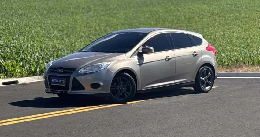 Ford Focus 1.6 S/SE/SE Plus Flex 8V/16V  5p  - Prata - 2014/2015
