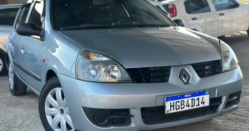 Clio 4 portas em ótimo estado. 
