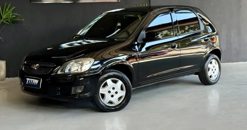 CELTA LT 1.0 VHC COMPLETO! Câmera de ré e sensor de estacionamento ! Pneus novos 