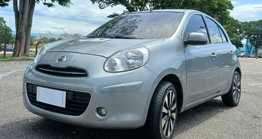  Nissan March S 1.6 Manual 2014 Cinza - Revisado, Abaixo da FIPE e Perícia Aprovada - Facilita Autos
