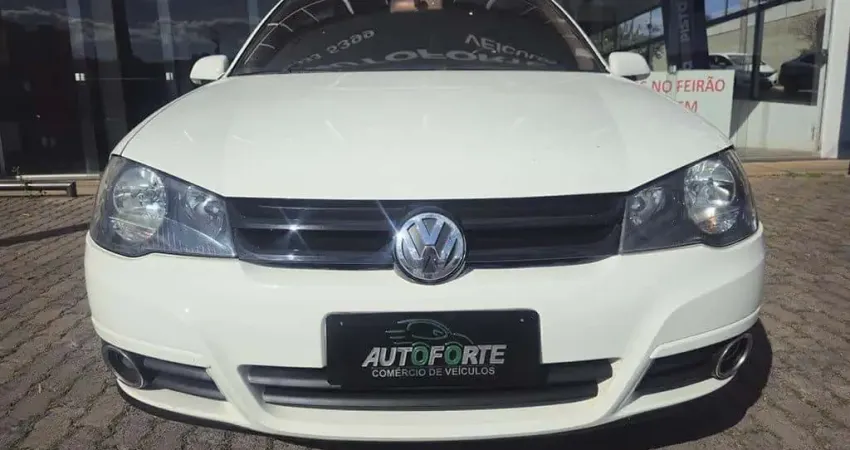 Volkswagen Golf 1.6 SPORTLINE - Branca - 2011/2012