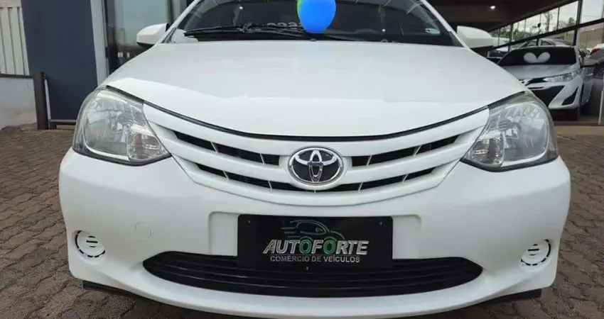 Toyota Etios Sedan XS 1.5 Automático - Branca - 2016/2017