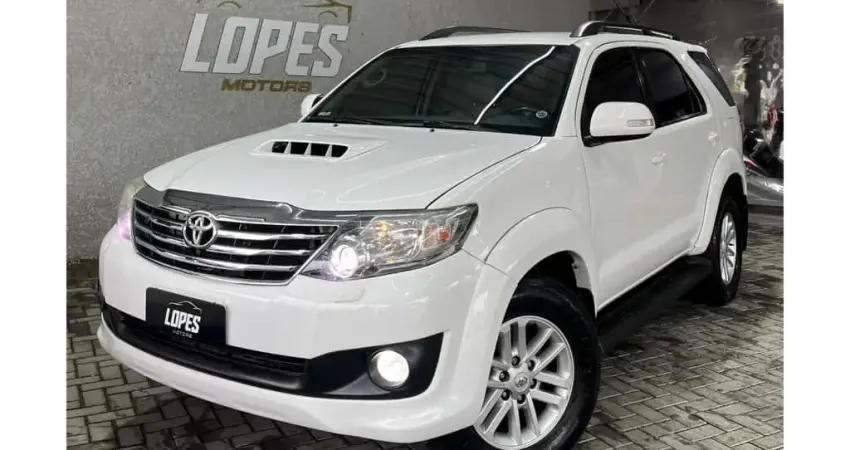 Toyota Hilux SW4 SRV 4x4 4.0 V6 24V Aut.  - Branca - 2012/2013
