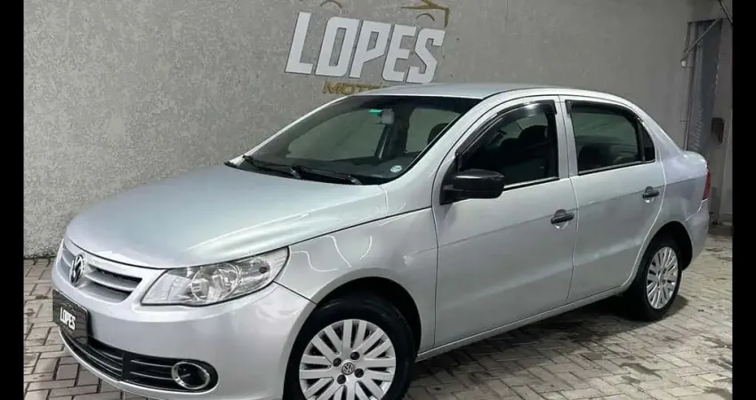 Volkswagen Voyage TREND 1.6 Mi Total Flex 8V 4p  - Prata - 2010/2011