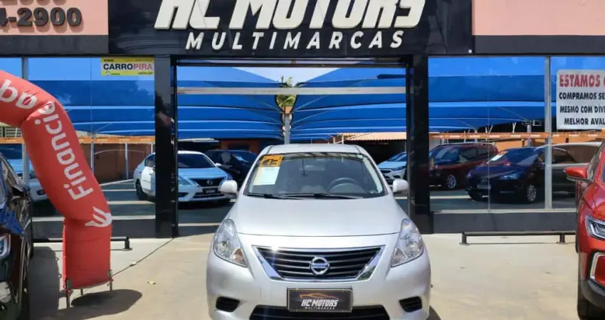 Nissan Versa SV 1.6 16V 2013 - Prata - 2012/2013