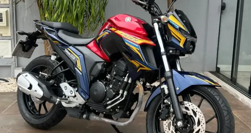 YAMAHA FZ25 CAPITÃ MARVEL