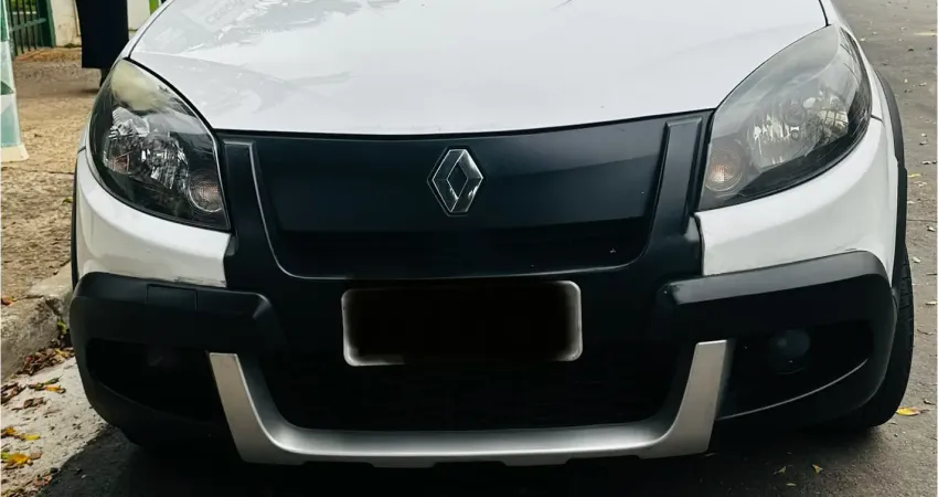 Sou a segunda dona do veículo, ótimo carro. 