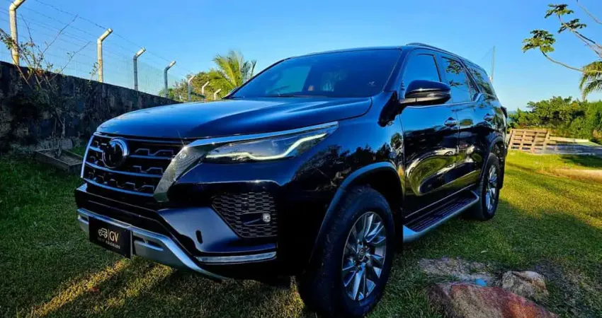 TOYOTA HILUX SW4 2.8 SRX 4X4 7 LUGARES 2024