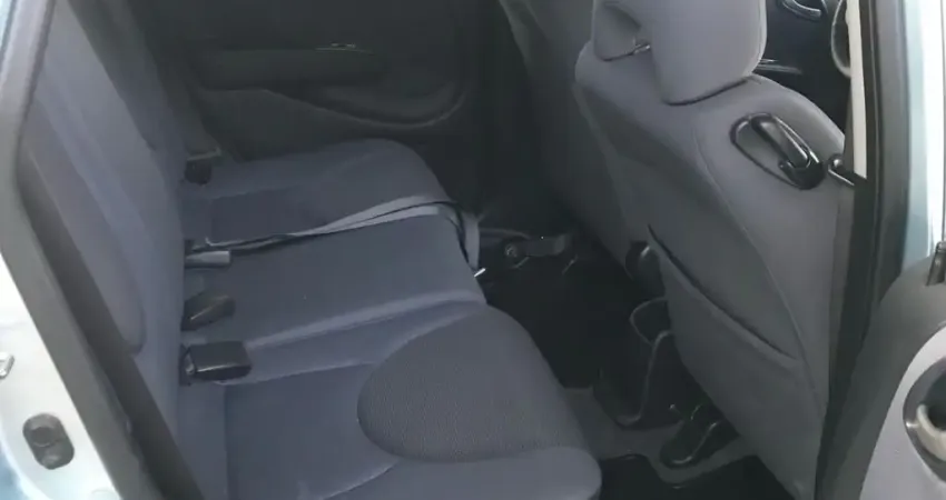 Honda Fit ex 1.5 prata 16v gasolina 4p aut. 2005 em perfeito estado de conservação.