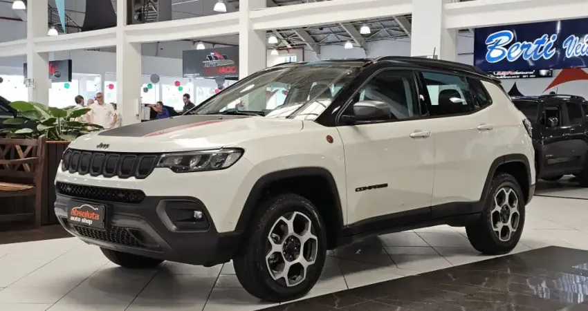 JEEP COMPASS 2.0 TD350 TURBO DIESEL TRAILHAWLK AT9um SUV que eleva a experiência de aventura com seu