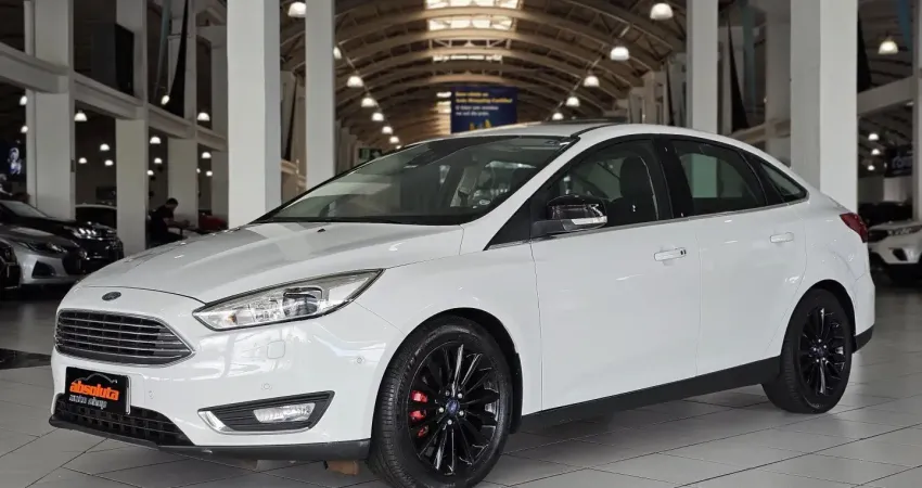 FORD FOCUS 2.0 TITANIUM 16V FLEX 4P POWERSHIFT 2018,sedã que se destaca por oferecer um conjunto mec
