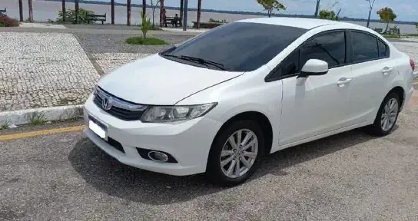 Honda Civic, ano 2015, modelo 2016. Vendendo por motivo financeiro.