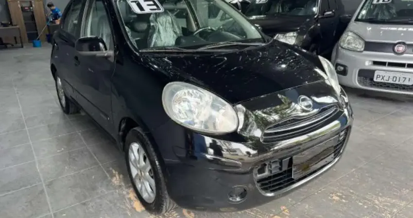Nissan March 1.6 SV Flex 2013  Completo com ar-condicionado, direção elétrica, vidros e travas elétr