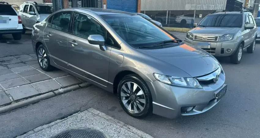 Honda Civic LXL 1.8 Aut 2010 -Bancos em couro, som e troca de marchas no volante-
