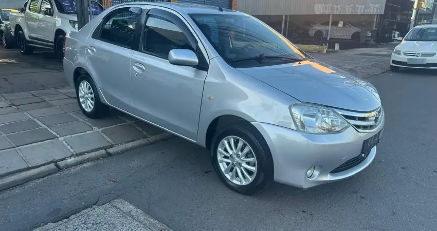 Etios XLS 1.5 Sedan 2013 -Carro extremamente bem conservado, econômico com manual + chave cópia-