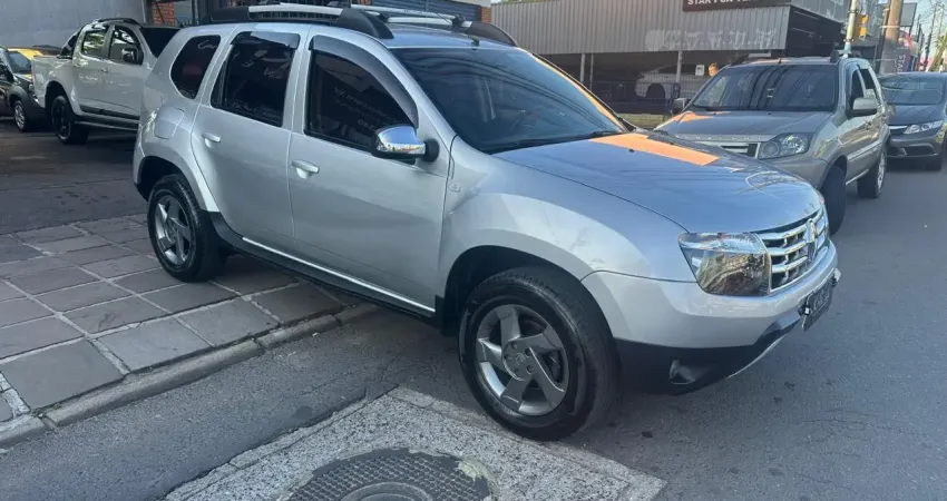 Duster Dynamique 2.0 2013 - Espaço interno excelente; Robustez e tração 4x4 -