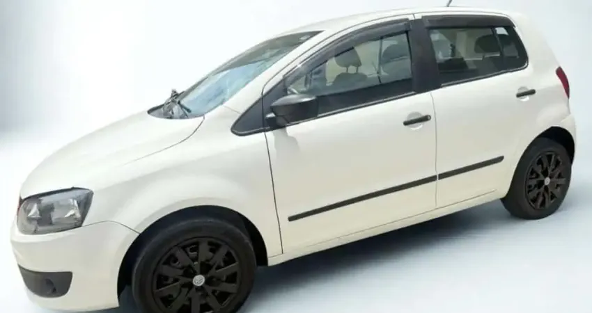 Volkswagen Fox 1.0 TEC 4P - Branca - 2014/2014