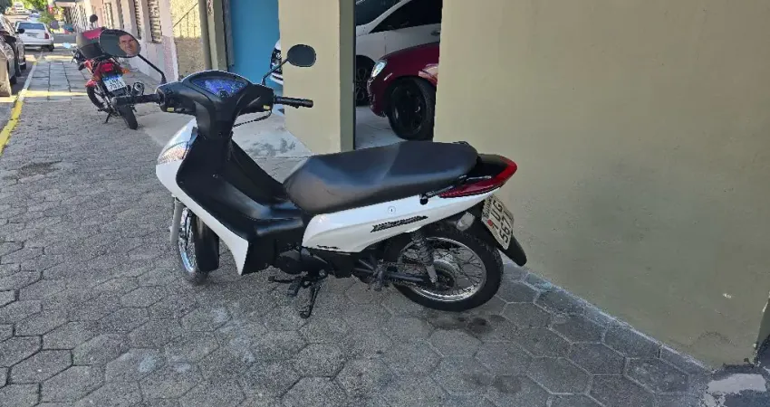 HONDA BIZ 125 ES ANO 2013 COR BRANCA, MOTO SUPER INTEIRA TODA REVISADA
