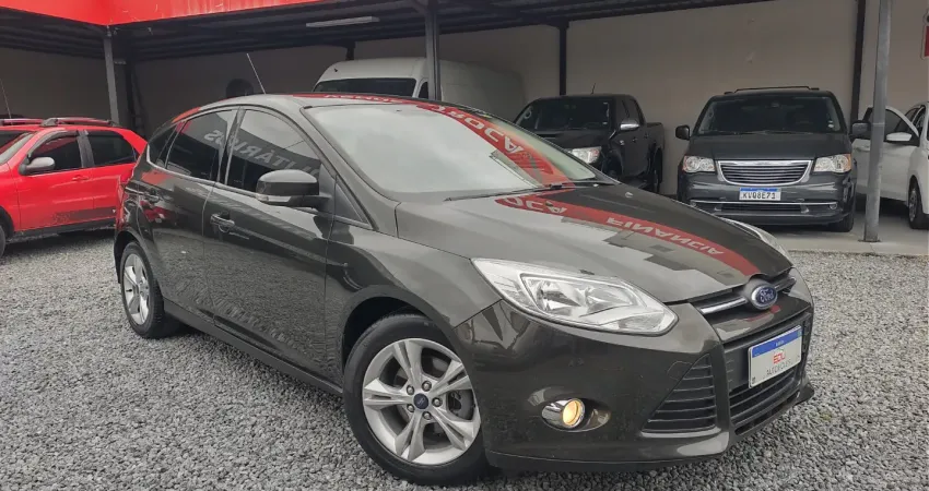 Ford Focus Hatch 1.6 se automático 2015