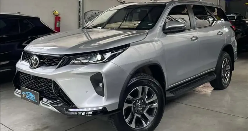 TOYOTA HILUX SW4 2.8 D-4d Turbo SRX Platinum 7L 4X4 - 2025/2025