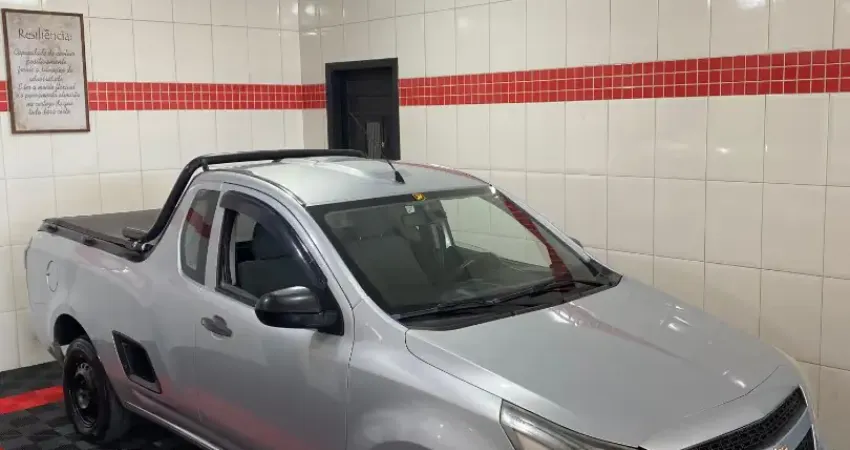 Chevrolet Montana LS 1.4 2013 – Robustez, Economia e Praticidade em Uma Só Picape!