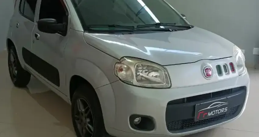 O Fiat Uno Fire Evo Vivace é um carro compacto e económico, popular e fácil de manter com o motor Fi