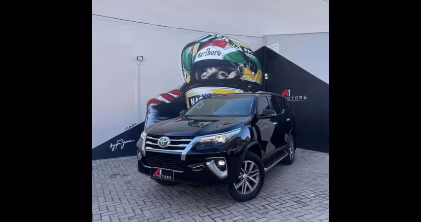 TOYOTA Hilux SW4 2.8 4P SRX 4X4 7 LUGARES TURBO DIESEL AUTOMÁTICO