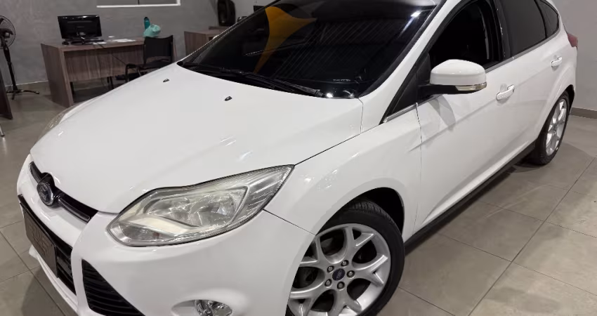 FOCUS HATCH 2.0 FLEX ANO 2015 AUTOMÁTICO 