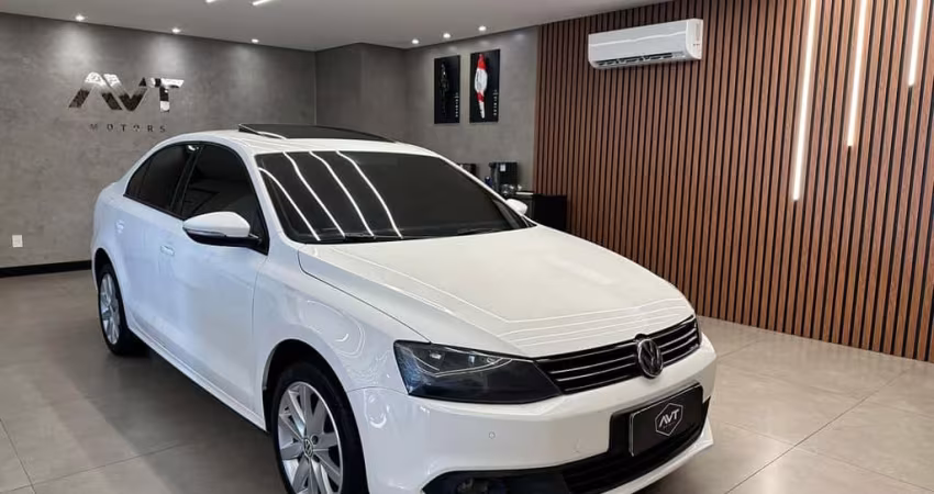 Volkswagen Jetta Comfortline 2.0 T.Flex 8V 4p Tipt.  - Branca - 2012/2013
