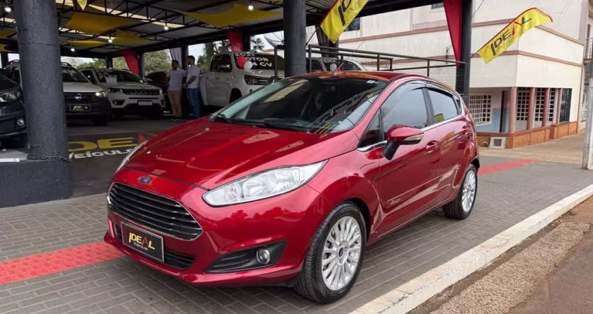 Ford Fiesta Titanium Plus 1.6 flex - Vermelha - 2016/2017